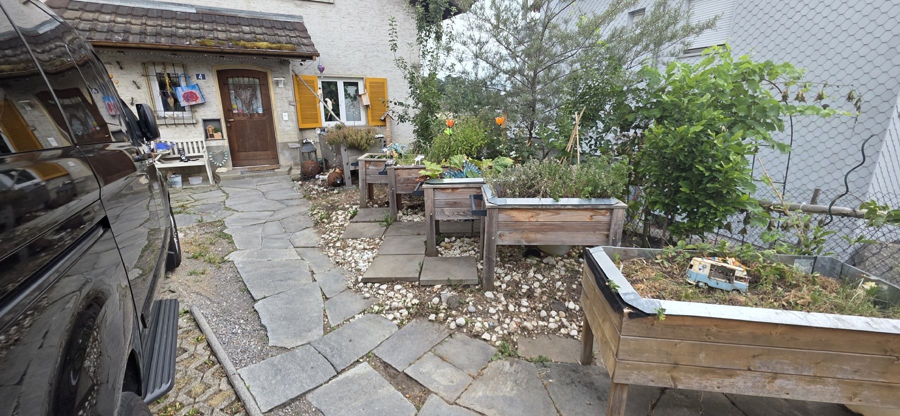 Vasi per fiori: 4 Hochbeet aus Holz mit Rollen und Griffen – Usato da Menzingen venduto da vannessa.studer