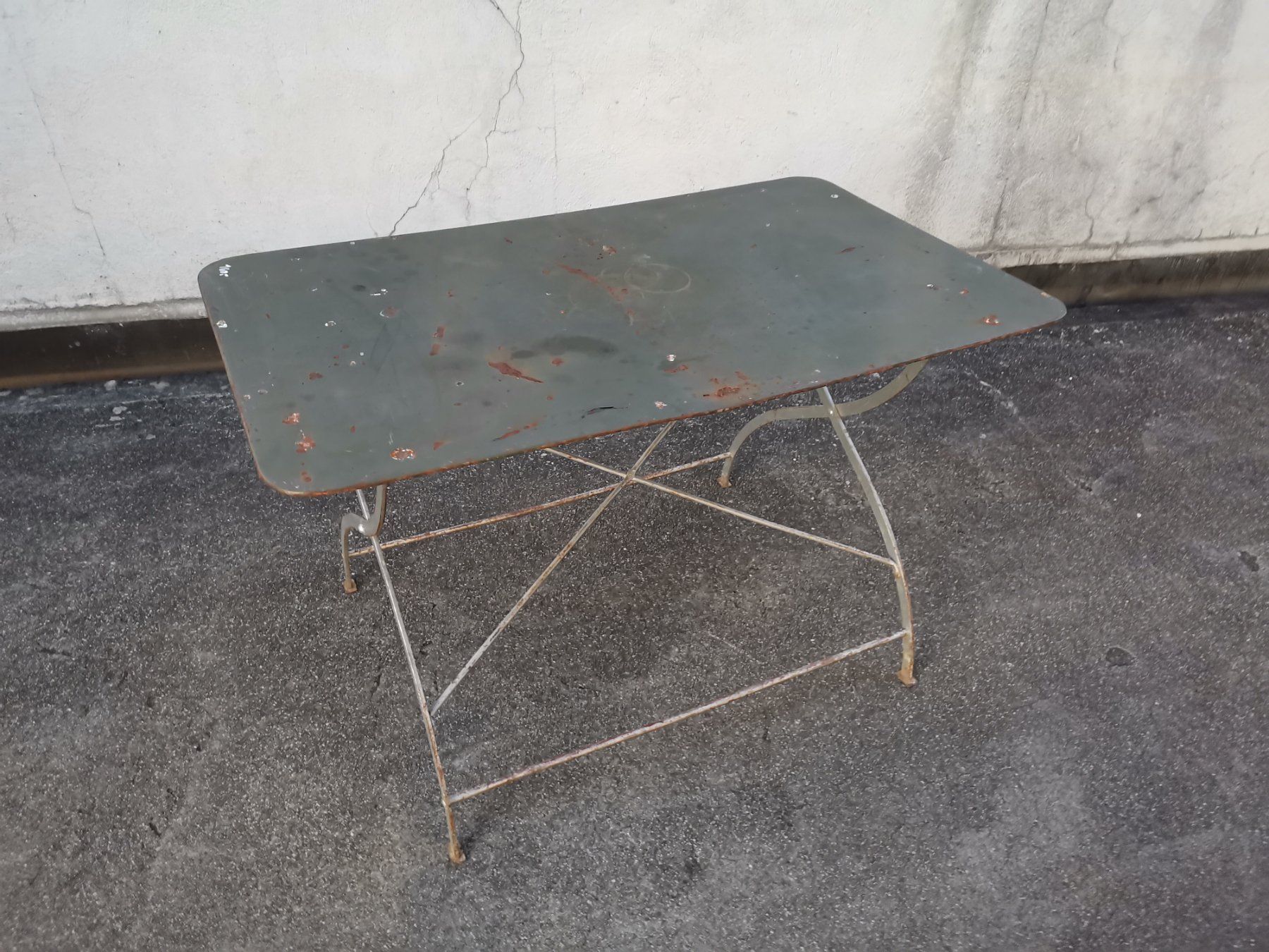 Tische: Antiker Gartentisch, Antiker Tisch, Vintage Gartentisch – Gebraucht aus Wiedlisbach von materialkreislauf 3