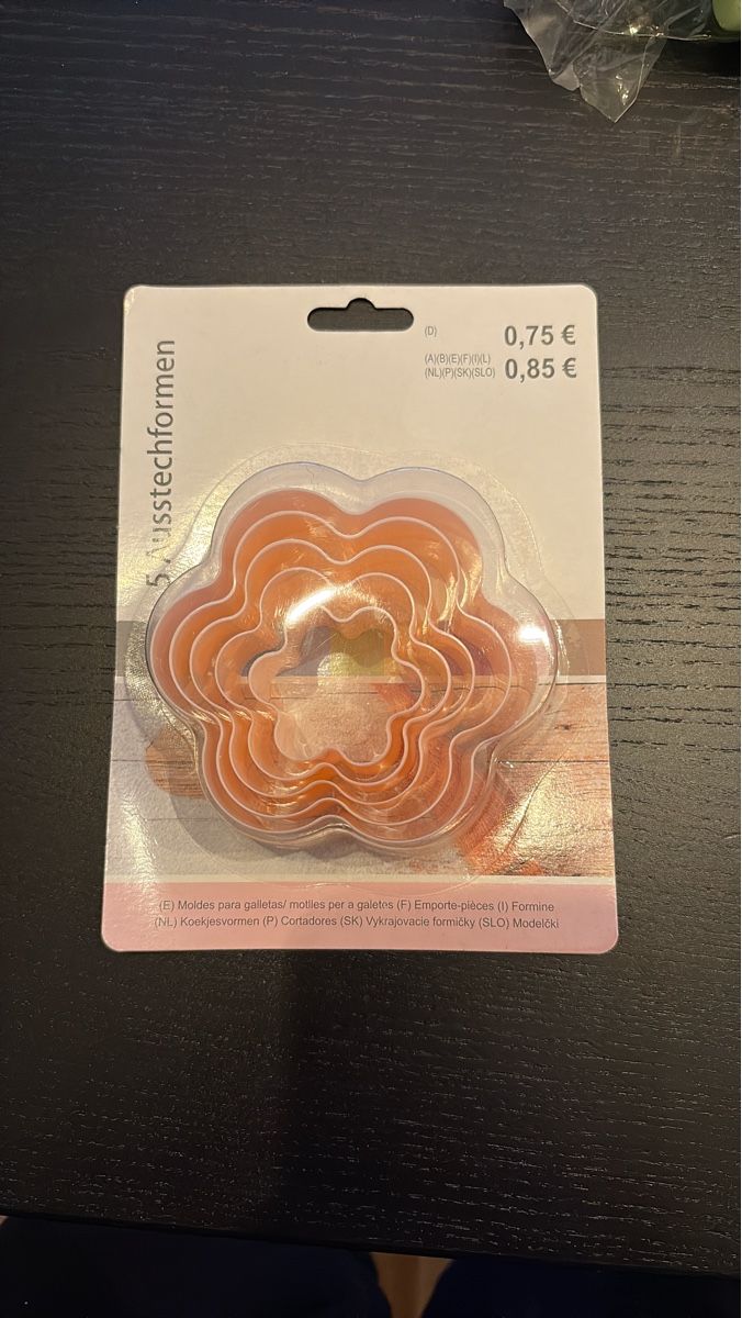 Teglie da forno: 5 Ausstechformen Blumenform orange neu – Nuovo e nell'imballaggio originale da Oberwil BL venduto da Ragnar89