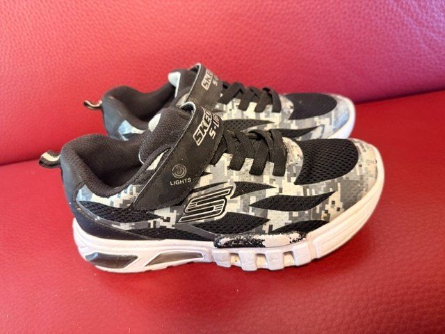Skechers Chaussures garçon: Skechers Grösse 34 – D'occasion à Lömmenschwil par classico01