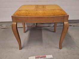Antiker Hocker Holz mit gelbem Stoffbezug