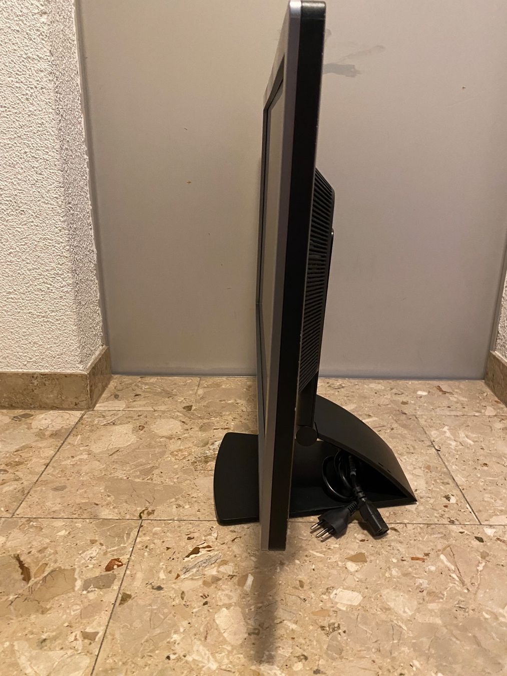 Hewlett Packard Monitor: HP 27 Zoll – Usato da Oberriet SG venduto da shanis 1