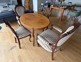Antiker Tisch mit 4 Stühlen und Sofa (Louis XV)