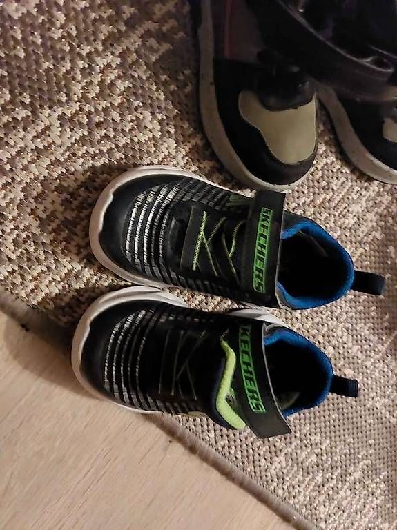 Scarpe per ragazzi: Chaussures enfants tailles 22-23 – Usato da Cheseaux-Lausanne venduto da dia_m5kw
