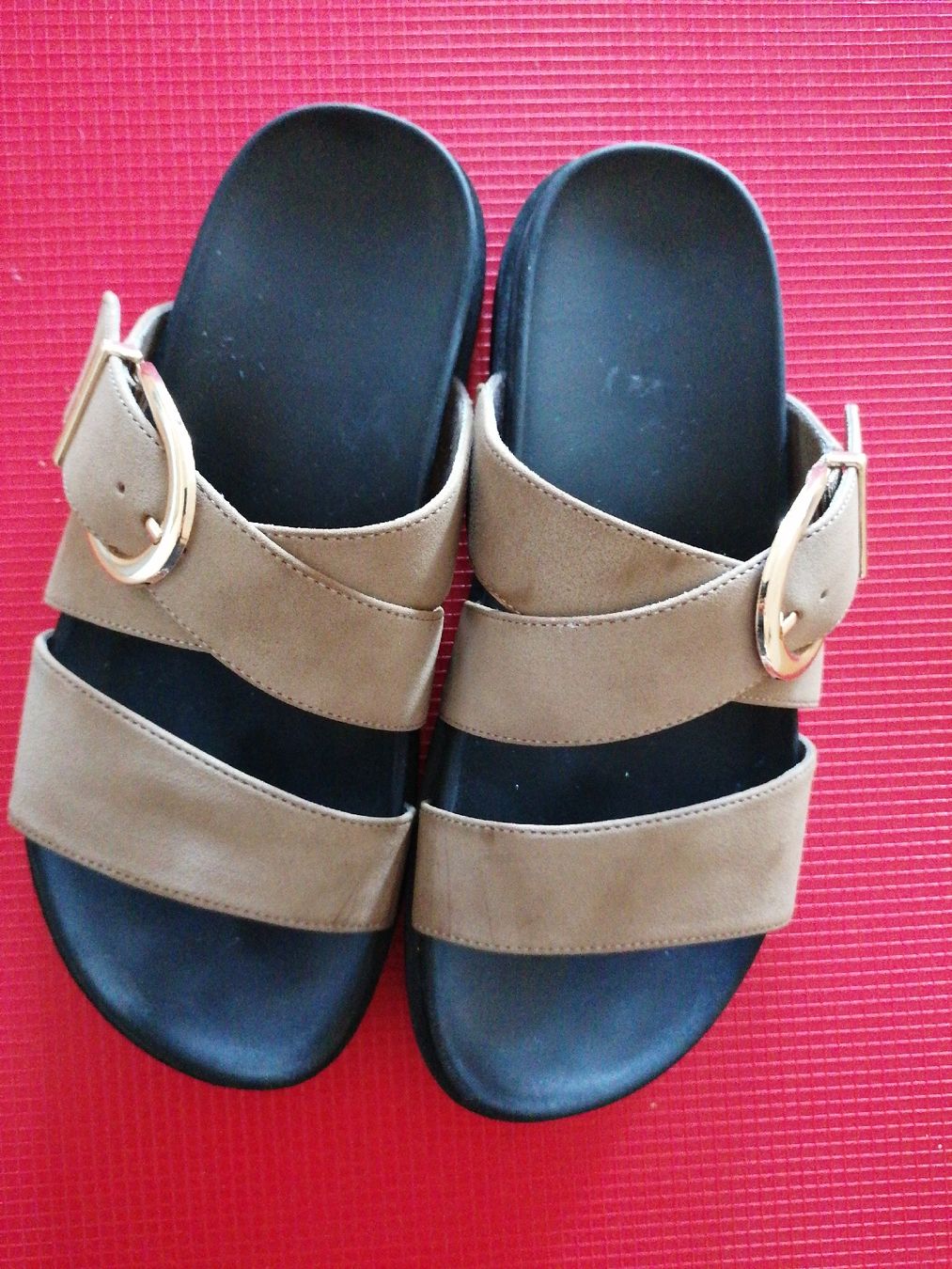 Scarpe da donna: Hausschuhe 37 neuwertig  – Nuovo (secondo la descrizione) da Kaltbrunn venduto da Pitschifan