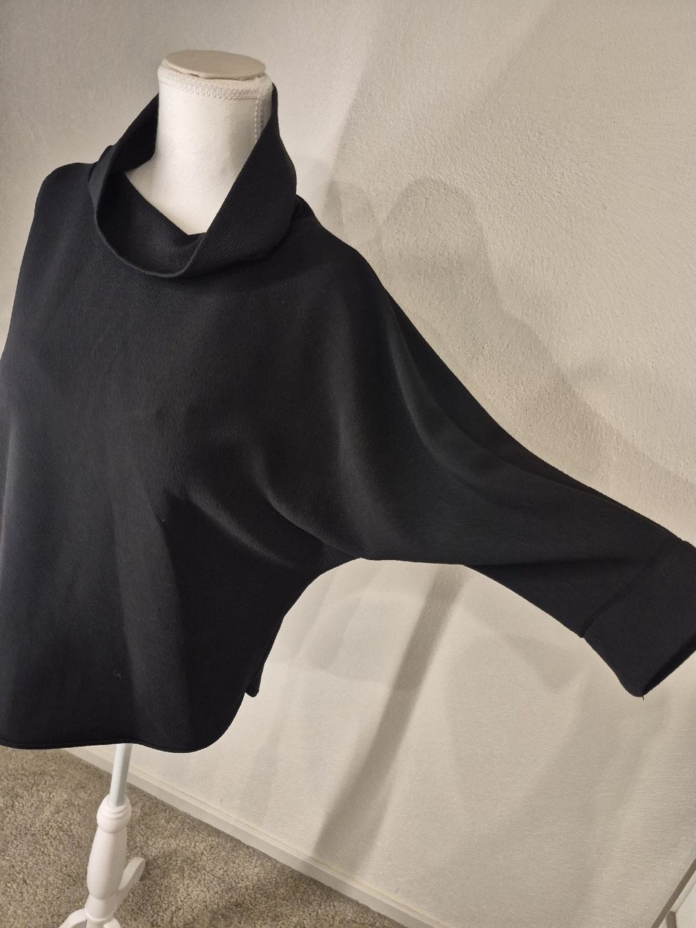 Tops: Elegantes Top, schwarz, Grösse M, Yendi – Neu (gemäss Beschreibung) aus La Neuveville von Vestiaire_2011 2
