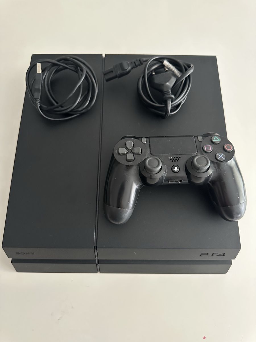Sony Consoles: PlayStation 4 – D'occasion à Monthey par xhu_gb8d