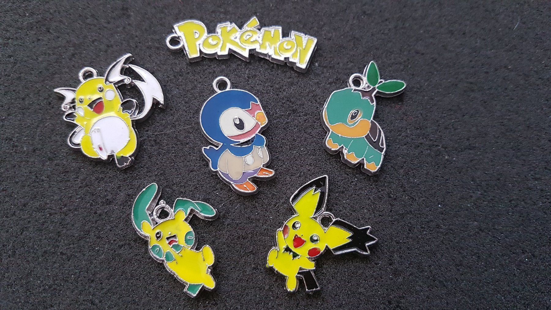Ciondoli: Pokémon Pikachu : lot 6 pendentif – Nuovo e nell'imballaggio originale da Lutry venduto da kylab7