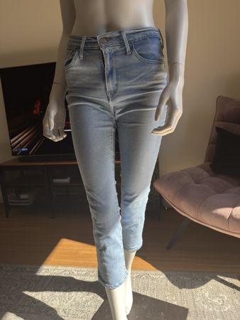 Levi's 724 High Rise Straight Crop Jeans, Size 27 👖