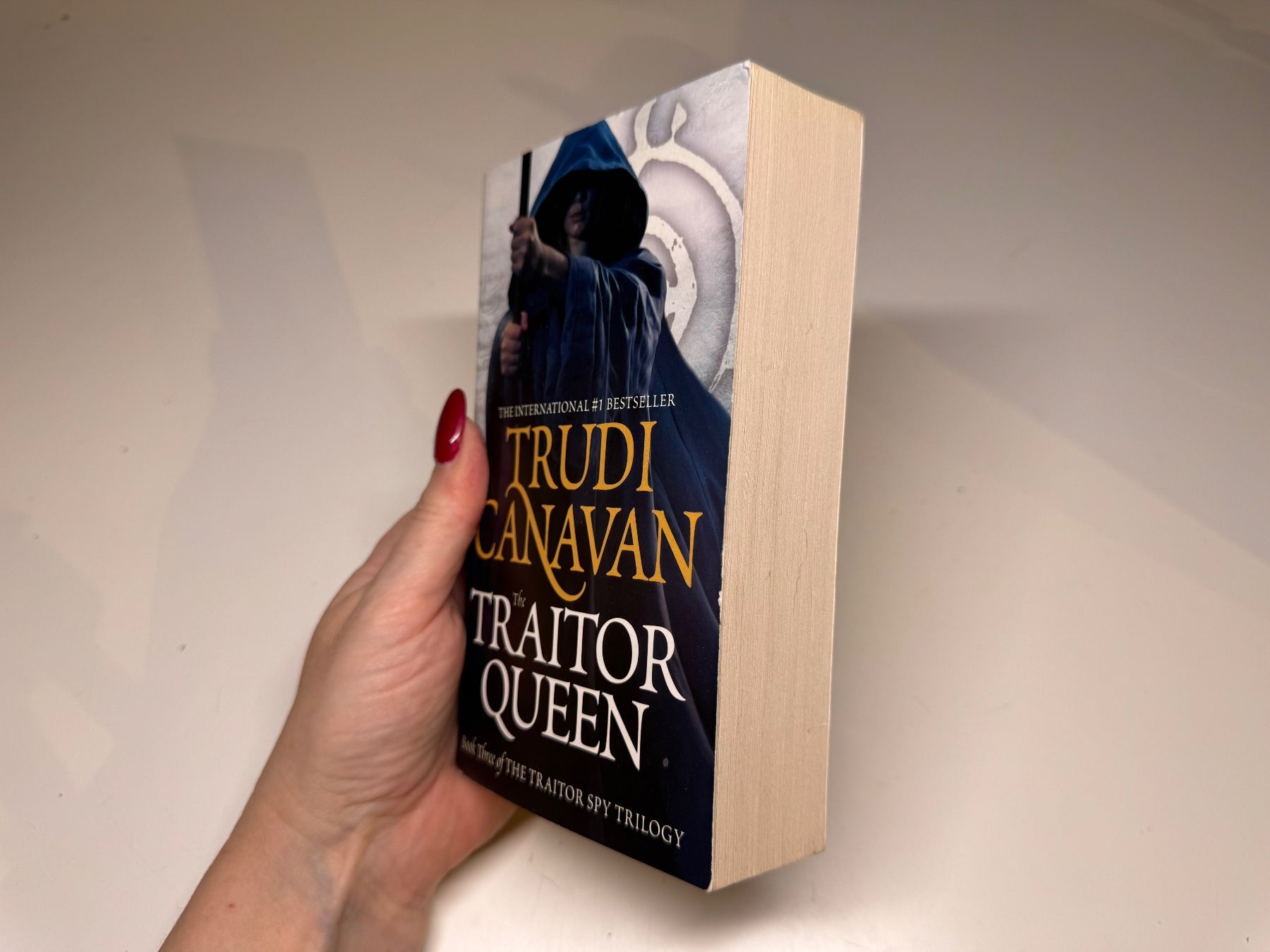 Livres: NOVEL: Trudy Canavan, Traitor Queen – D'occasion à Grosswangen par English_books 1