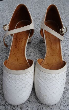 Chie Mihara Pumps Schuhe weiss Schlangen Optik Gr 39.5