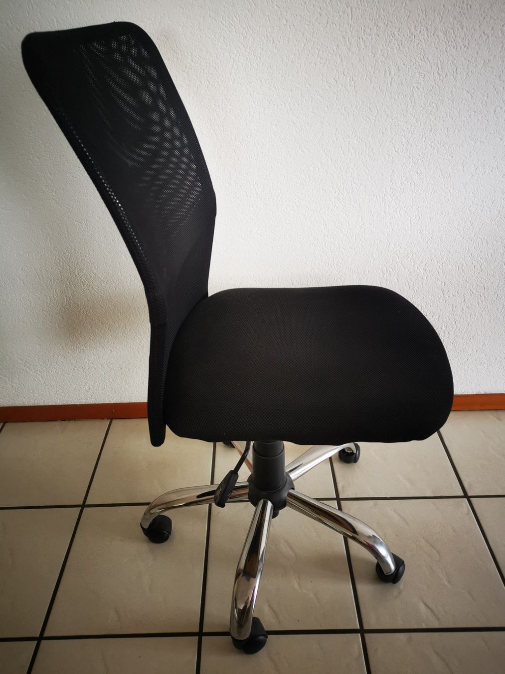 Sedie: Chaise de bureau ergonomique noire – Usato da Courtepin venduto da mara_1808 4