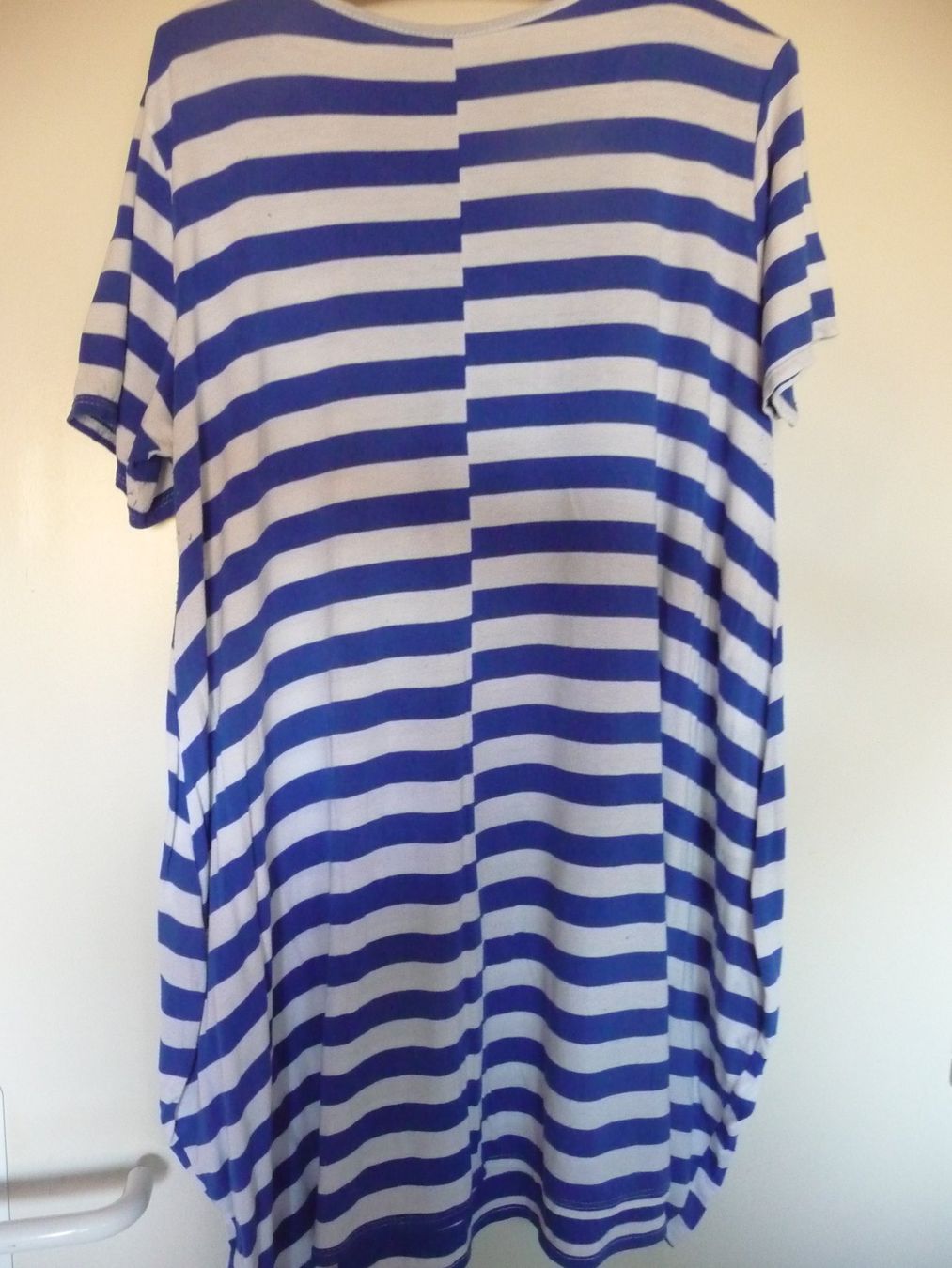 Robes: Damen Oberteil gestreift Brustbreite 56cm – D'occasion à Kirchberg BE par lavendel02 1