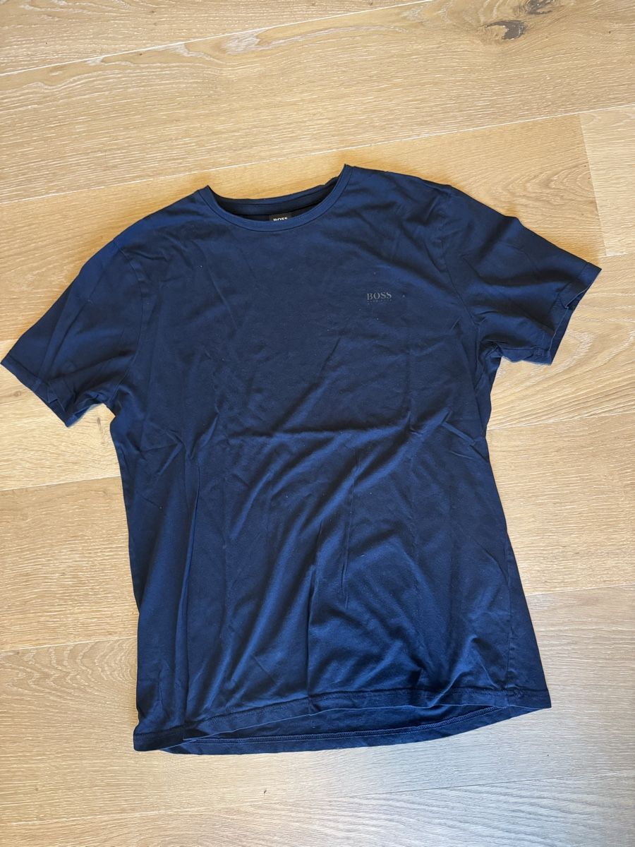Hugo Boss T-Shirts: Hugo Boss shirt XL – Gebraucht aus Uerikon von Petersli