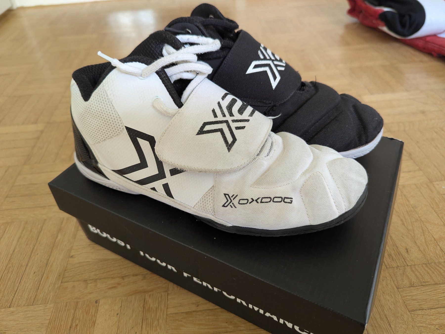 Scarpe da uomo: Oxdog Hallenschuhe X2 Grösse 42 – Usato da Pfäffikon ZH venduto da Pfauwow