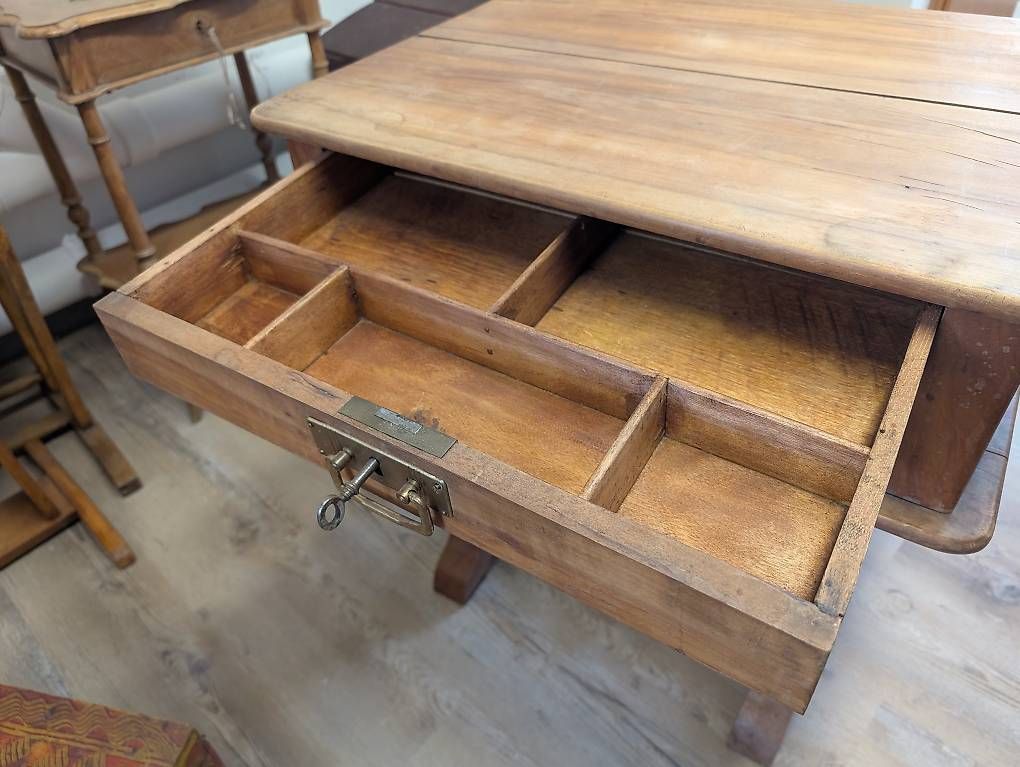 Comodini: Table d'appoint, de chevet, ancienne – Usato da Sorens venduto da jd.silva 1