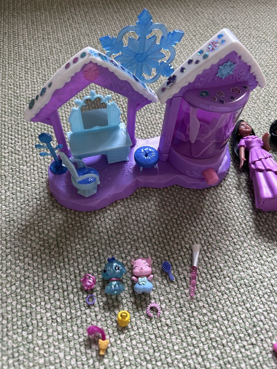 Jouets: Disney Princess & Toy Bundle – D'occasion à Bex par roopa.gorla 4