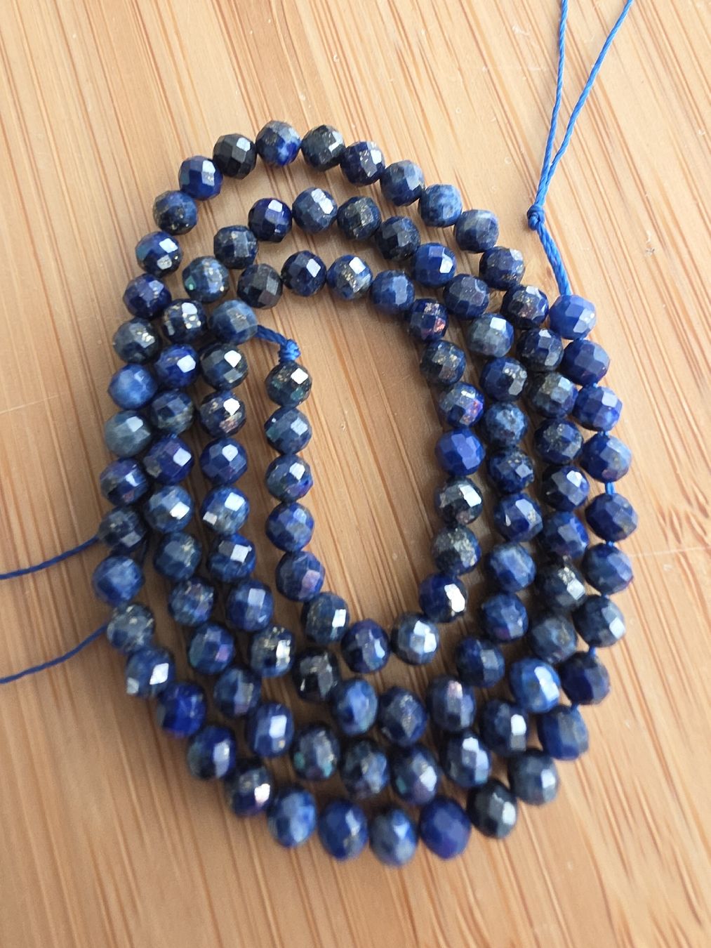 Minerali & Pietre curative: Lapislazuli facettiert 3mm. Strang – Nuovo e nell'imballaggio originale da Menziken venduto da Mirager 2