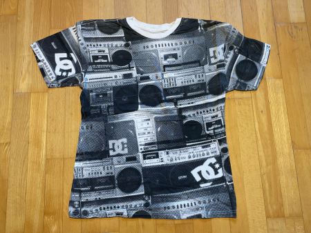 Vintage Y2K T-Shirt AOP DC Shoes Boombox Sz L
