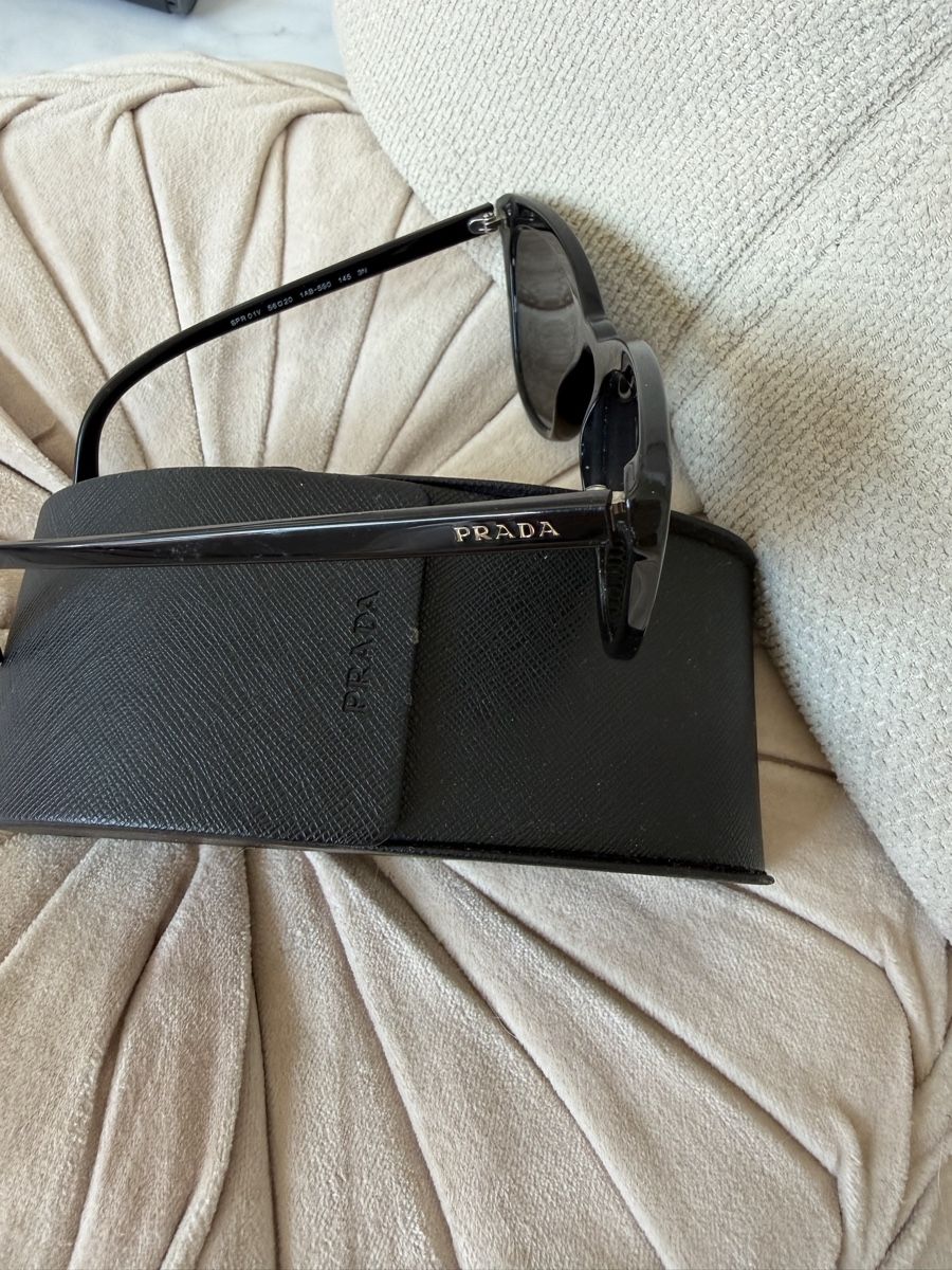 Prada Lunettes & Verres: Prada Sonnenbrille Cat Eye schwarz  – D'occasion à Erlenbach ZH par LouisaSchroeder 1