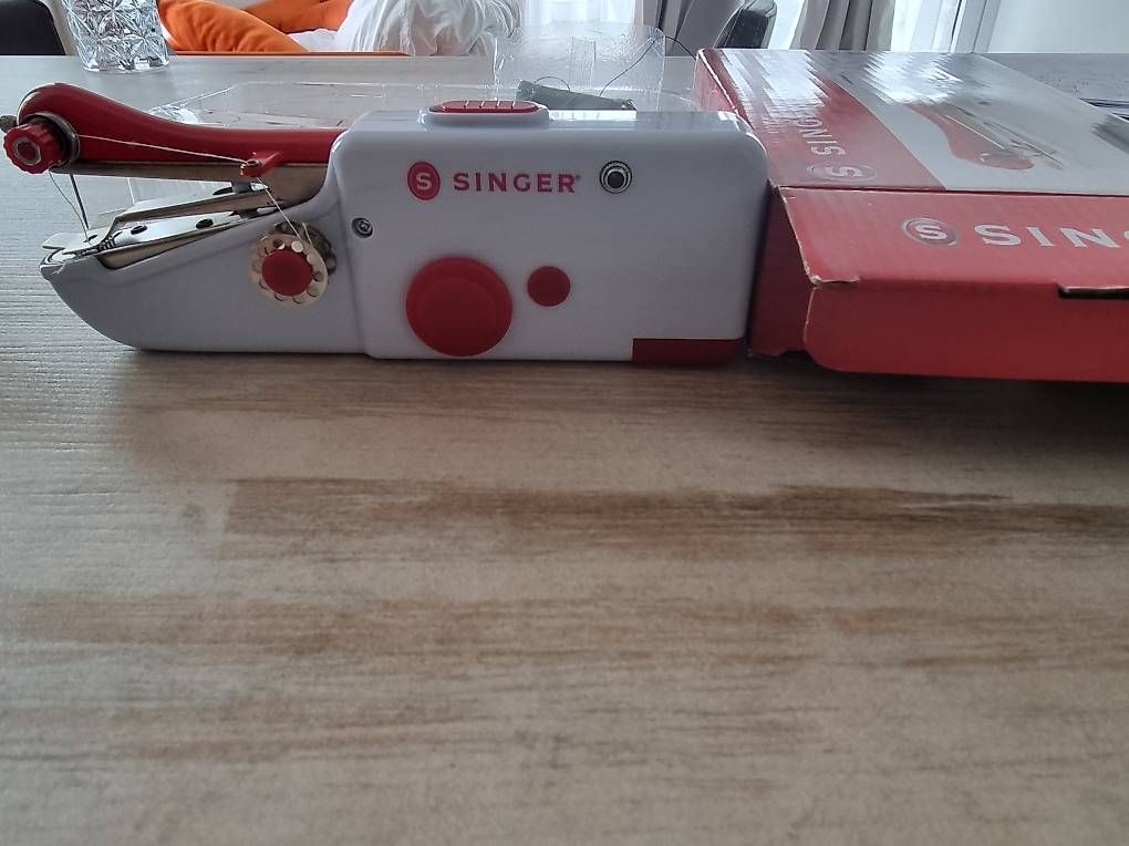 Macchine da cucire: Machine à coudre portable Singer Stitch Sew Quick – Usato da St-Prex venduto da and_rsh9