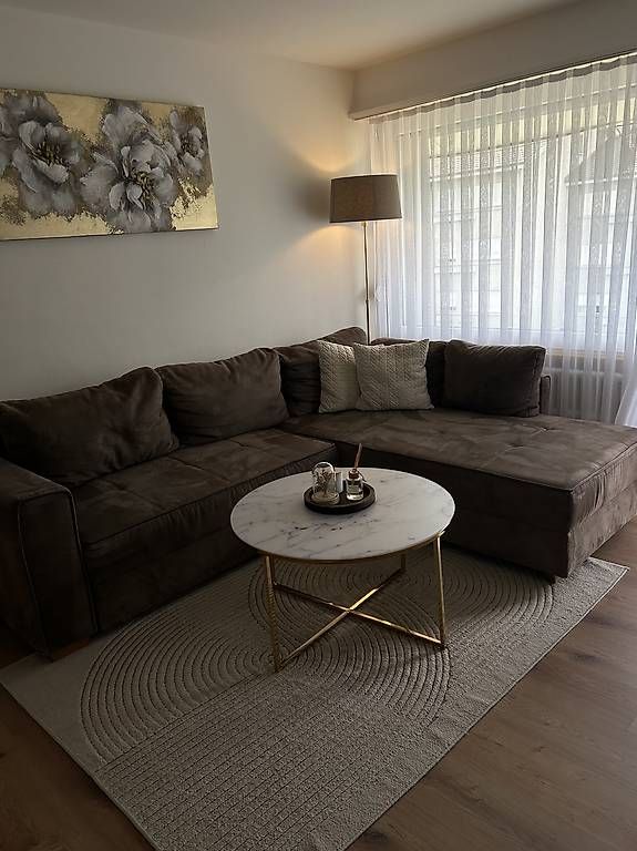 Divani: Sofa und Wohnzimmertisch – Usato da Murten venduto da j_m_bsq7