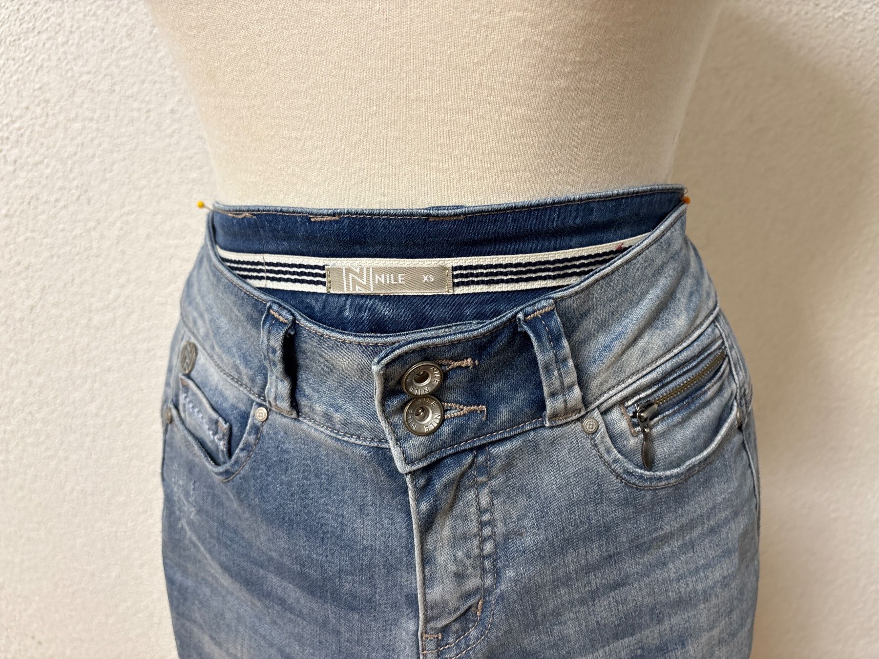 Nile Jeans: Lässig Nile Jeans XS – Neu (gemäss Beschreibung) aus Maienfeld von 8796 1