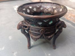 Altes Bronzeschälchen mit Füssen 4x Elefanten