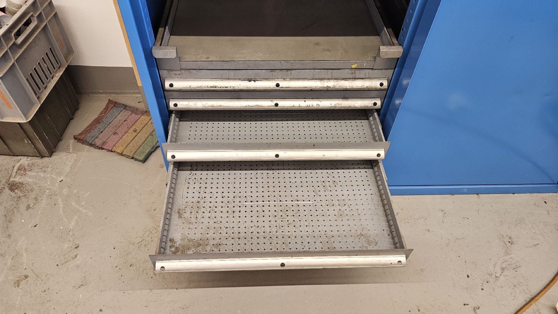 Armadi: Schubladenschrank – Usato da Rafz venduto da Rgoldwing 4