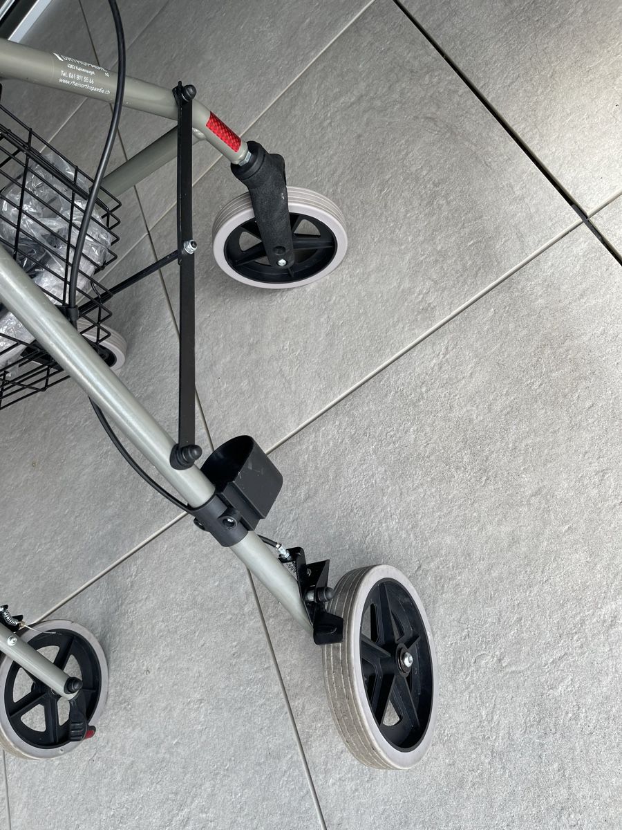 Ausili per la deambulazione: Rollator Eco- Light ll /Gehhilfe inkl 2 neuen Reserverädli – Nuovo (secondo la descrizione) da Zufikon venduto da lea050 4