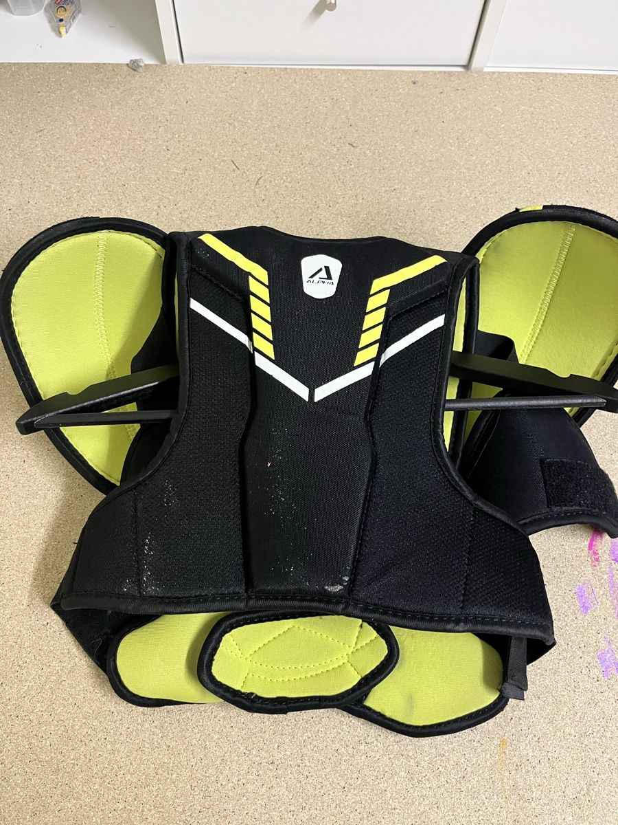 Schutz & Schoner: Warrior Alpha DX4 Schulterschutz Grösse S – Gebraucht aus Münchenbuchsee von grau10 1