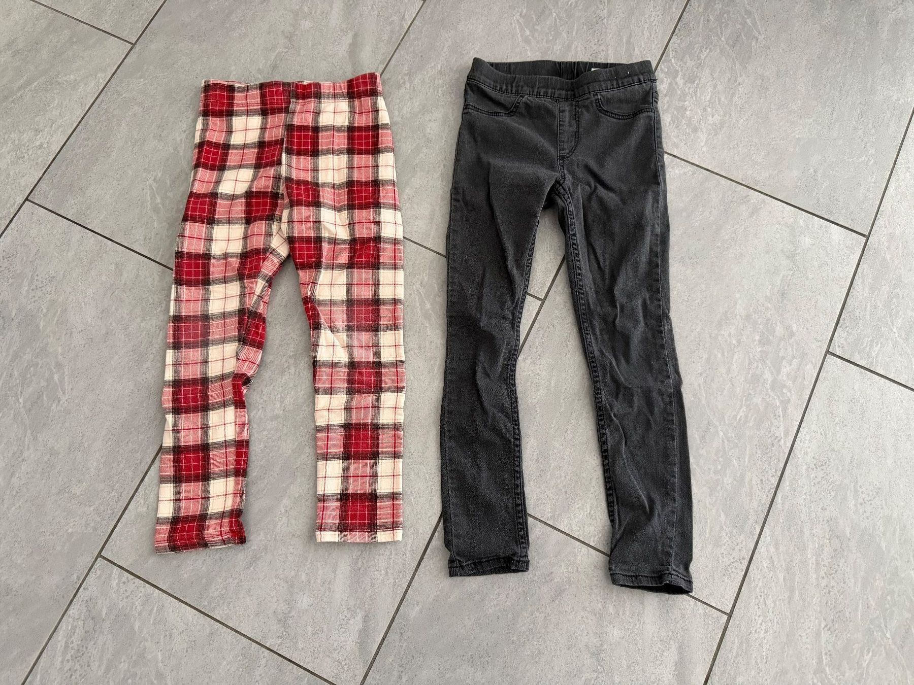 H&M Hosen: Hosen - Grösse 116 - H&M - 2 Stück – Gebraucht aus Bülach von Loredana13