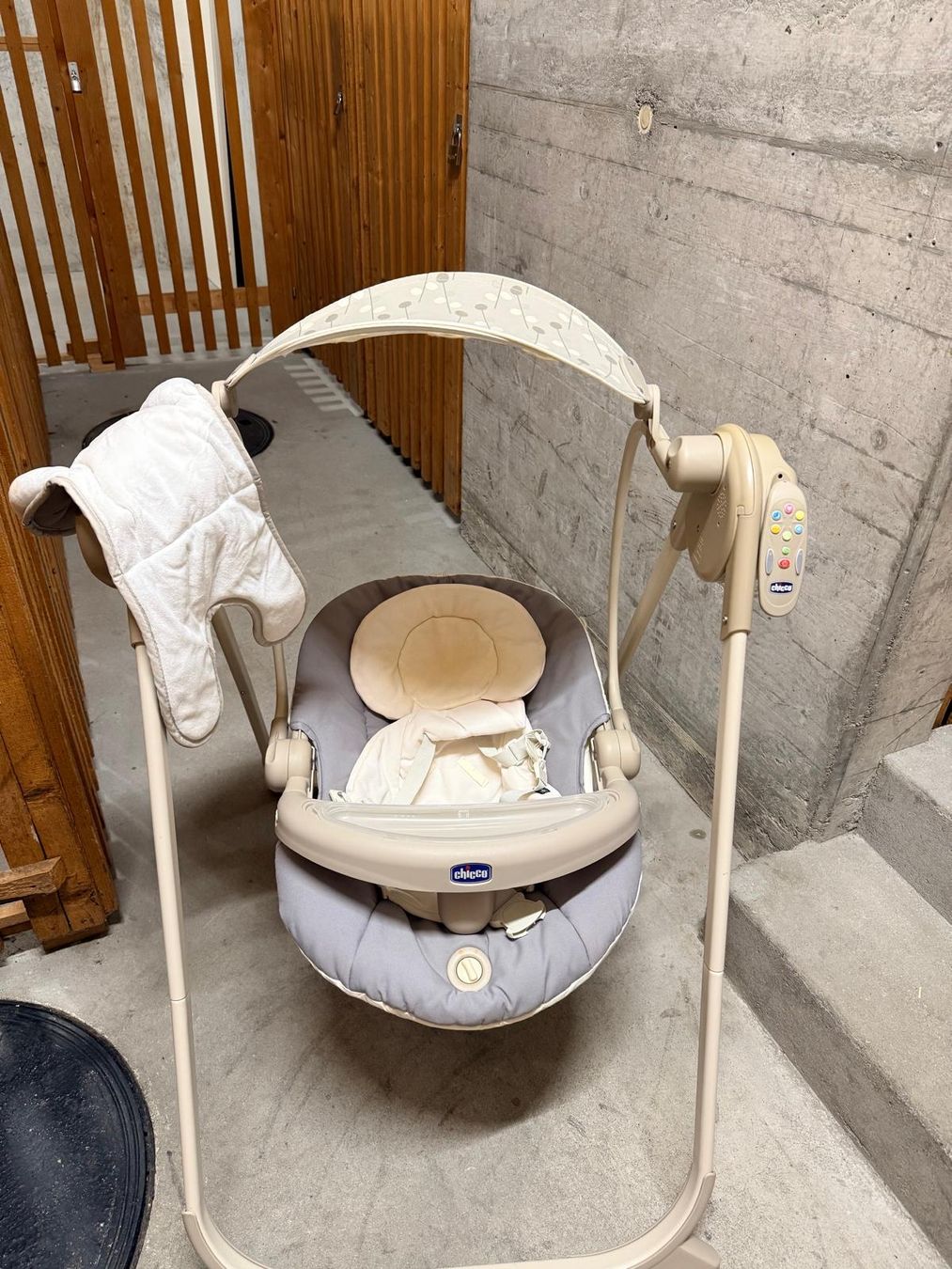 Chicco Sdraiette & Sdraiette a dondolo: Babyschaukel mit Fernbedie – Usato da Neuenhof venduto da Catasantos