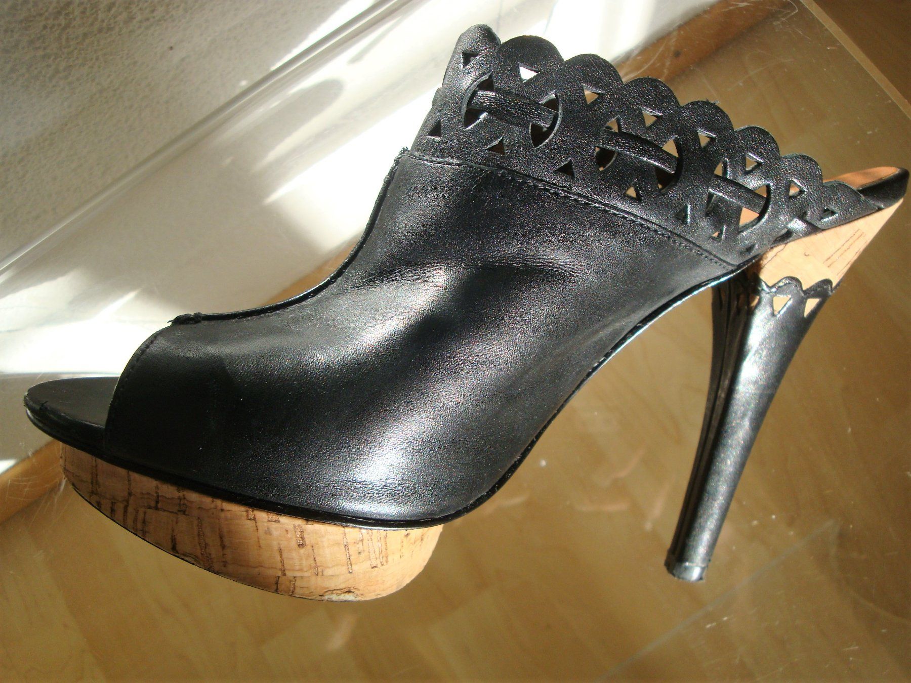 Guess Chaussures femmes: GUESS PLATEAU-SANDALETTEN – D'occasion à Eschenbach SG par Lady020 7