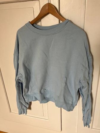 Hellblauer Sweater von Kauf dich Glücklich