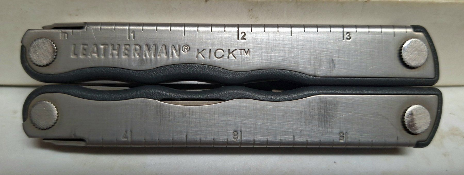 Leatherman Couteaux de poche: Multitool Sackmesser Couteau KniveLeatherman KICK TM USA – D'occasion à Tüscherz-Alfermée par Newpad 5