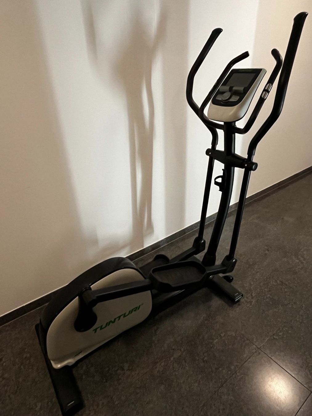 Tunturi Hometrainer: Selten benutzter Tunturi Crosstrainer C80 – Gebraucht aus Küsnacht ZH von myr_q5mc