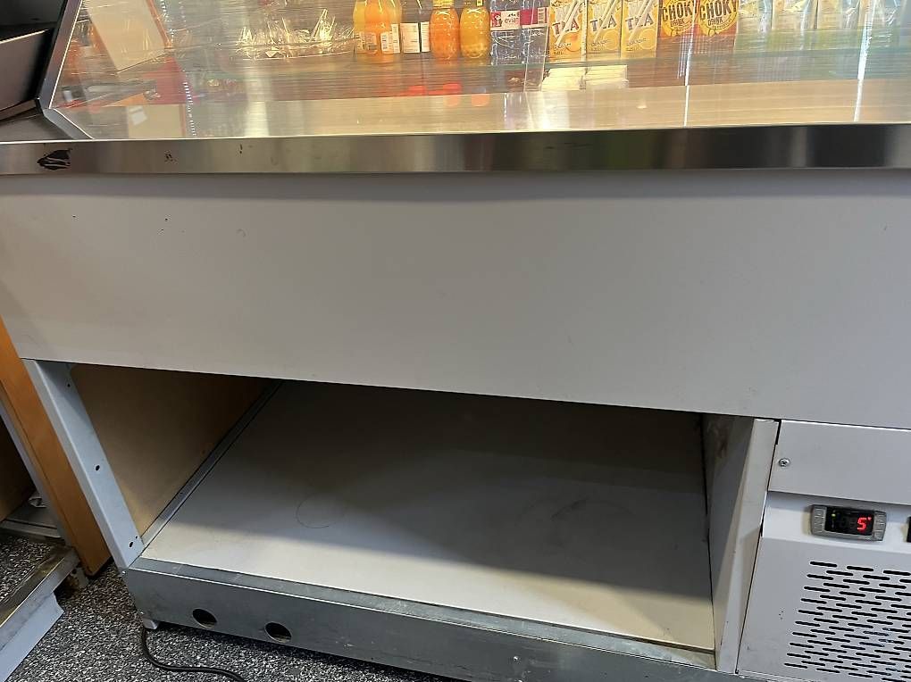 Frigoriferi: Frigo vitrine  – Usato da Pully venduto da yaa_rm7x 3