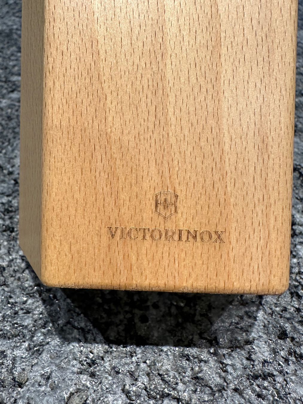 Victorinox Messer: MesserBlock VICTORINOX – Gebraucht aus Seftigen von Inspirion9300 3