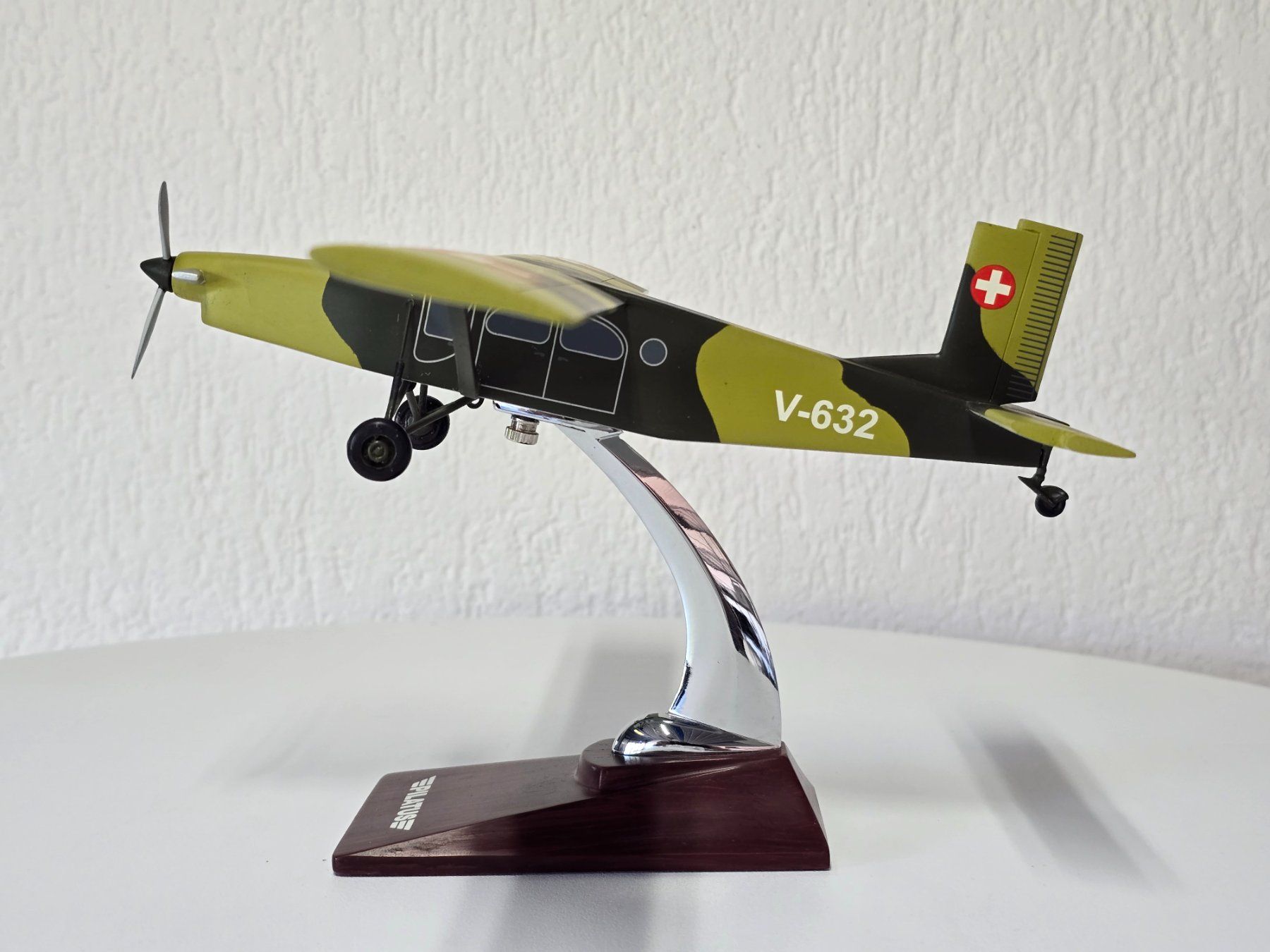 Kit di modellismo & Modellini statici: Pilatus Porter, PC 6, Schweizer Luftwaffe, V-632, Vitrine, – Nuovo (secondo la descrizione) da Kloten venduto da Nicola2 9