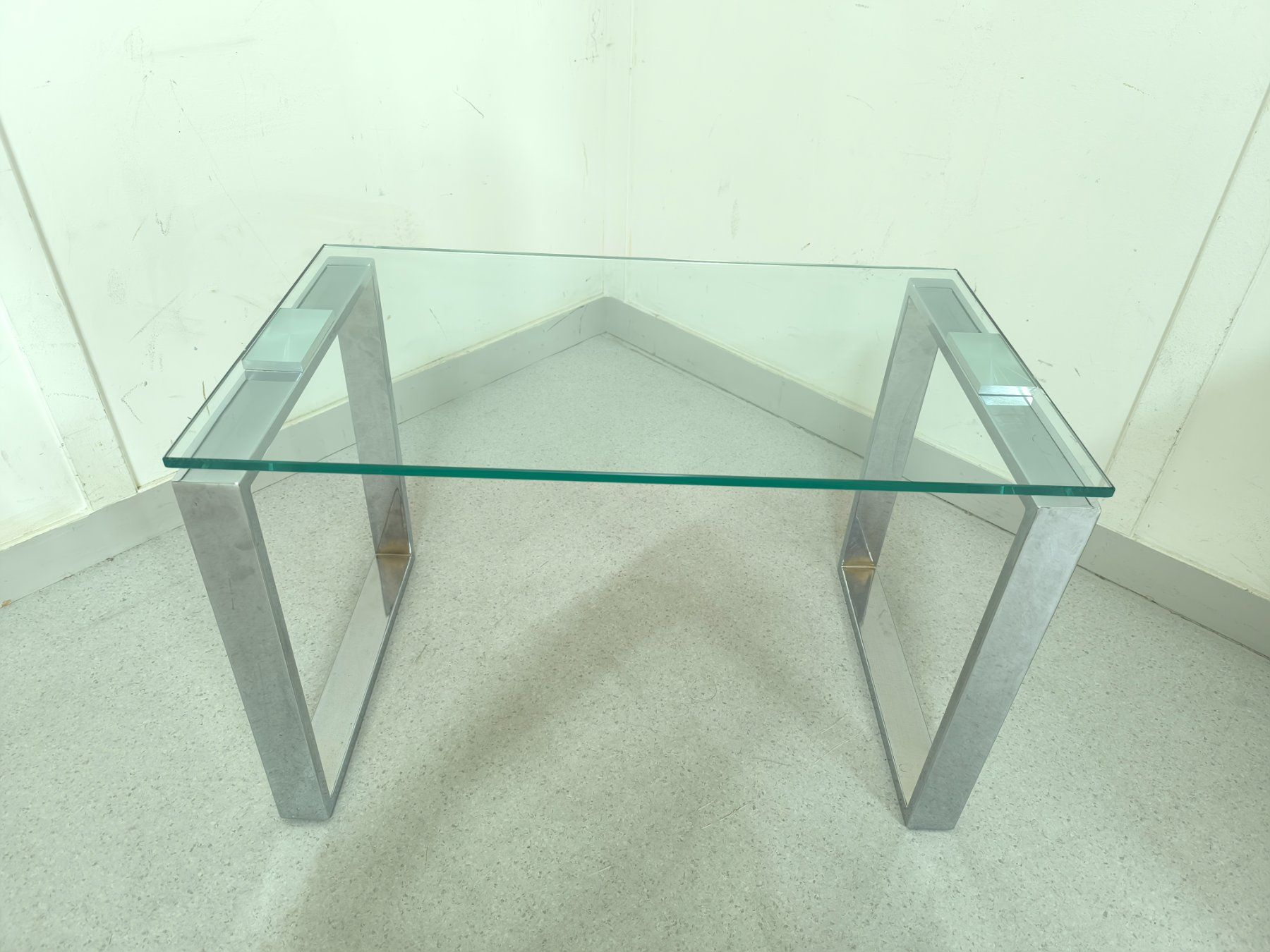 Tavoli: Moderner Glas-Couchtisch mit Chromgestell – Usato da Rüti ZH venduto da Restwert_Rueti_ZH 1