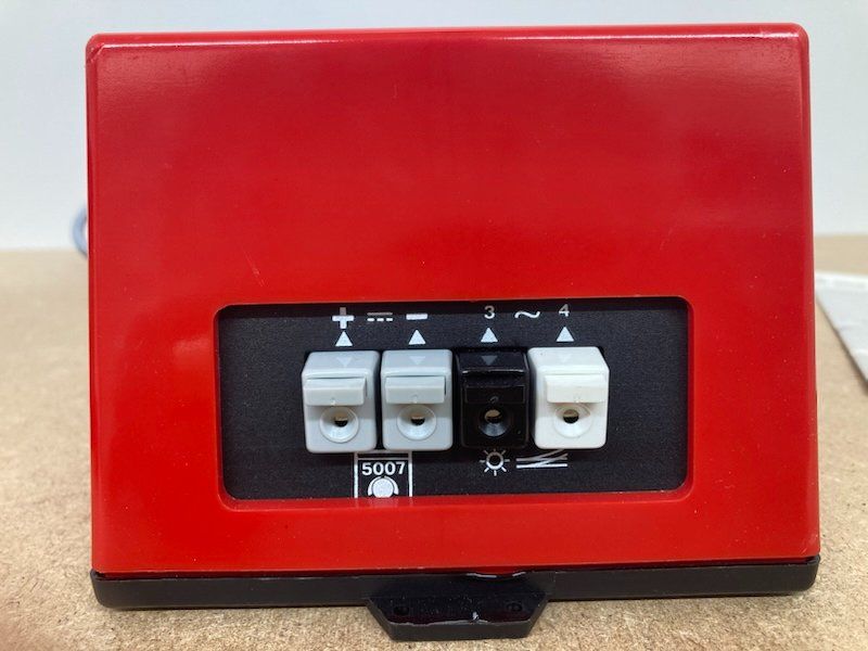 LGB Modellini di ferrovie: LGB Gartenbahn 5006 Trafo Transformator 64 VA rot – Usato da Büsserach venduto da ModellbahnDepot 2