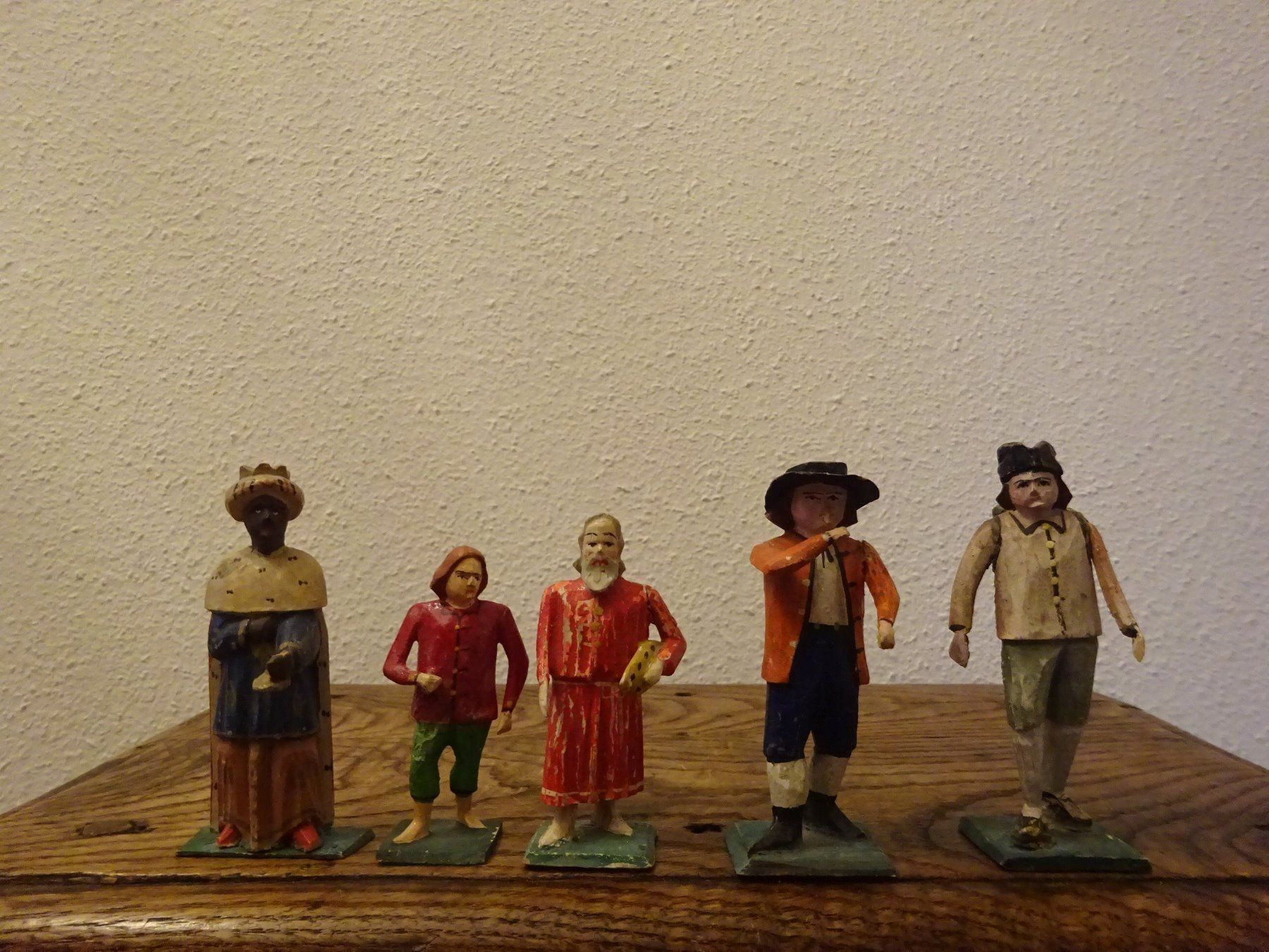 Statuette: Antike Krippe Krippenfiguren – Usato da Esslingen venduto da eintagammeer