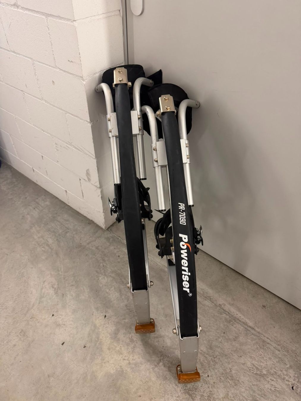 Giocattoli: Poweriser PR-7090 Jumping Stilts / Sprungstelzen – Usato da Unteriberg venduto da Oliverses 1
