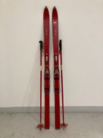 Ski (D 13), alte Deko Holzski mit Stöcken