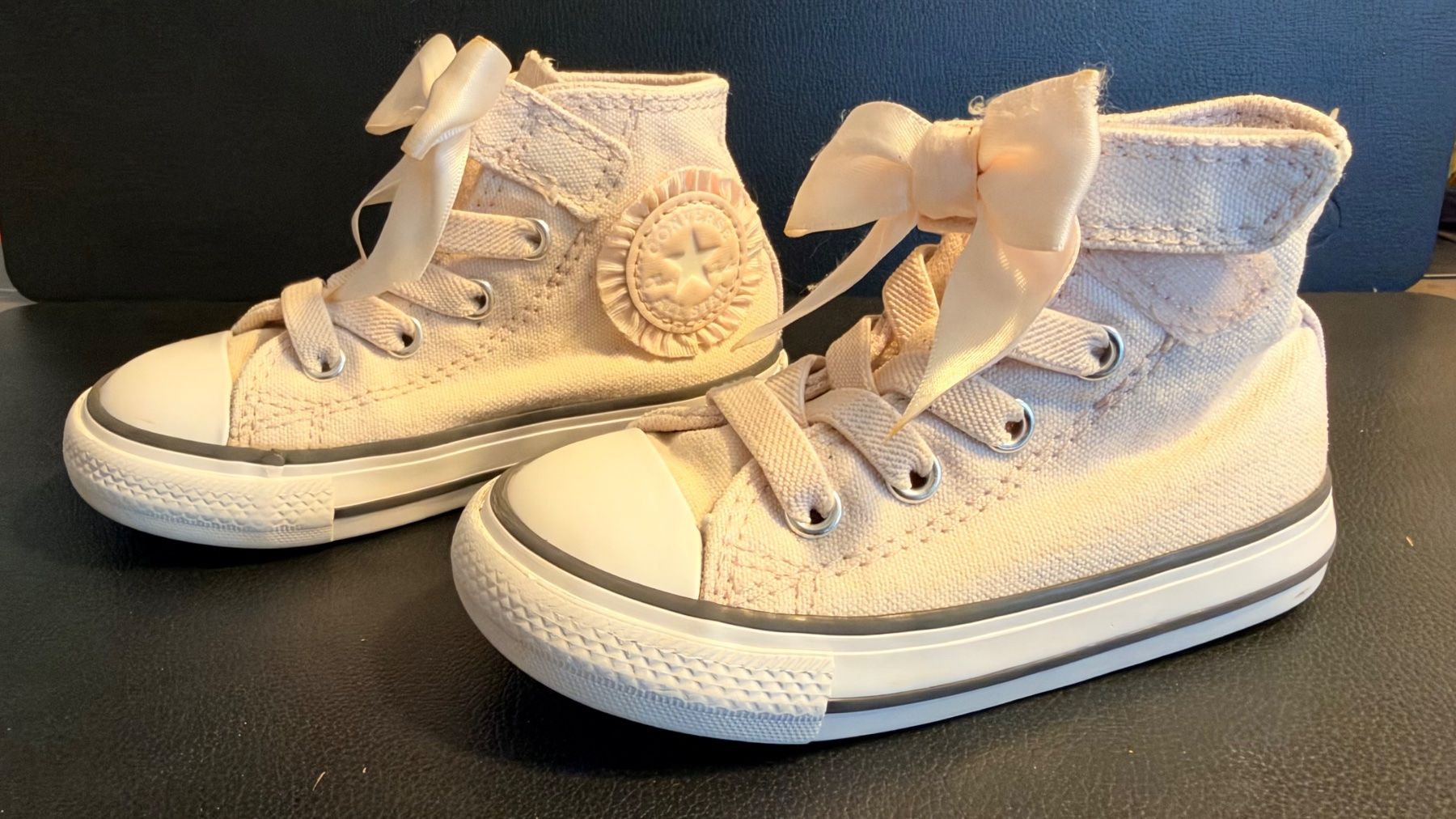 Converse Schuhe für Mädchen: Converse Sneaker High mit Schleife rosa gebraucht – Gebraucht aus Zürich von kofkathecat 1