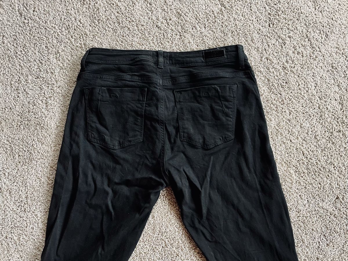 Only Jeans: Back to black  – D'occasion à Herisau par Ciaoschein 2
