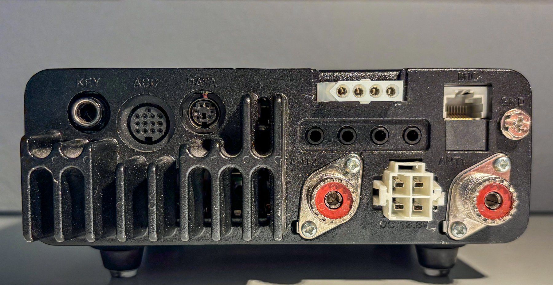 Icom Radiocomunicazione: ICOM IC-7000 – Usato da Zürich venduto da J2O 5