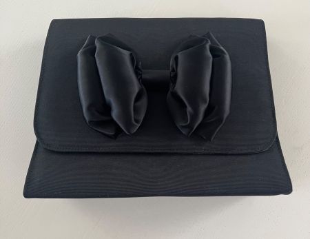 Nagelneue Clutch mit Schleife