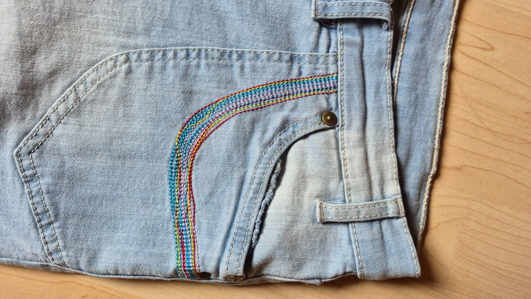 Jeans: Hellblaue kurze Jeans, Grösse 48 – Usato da Engi venduto da Mil_31 2